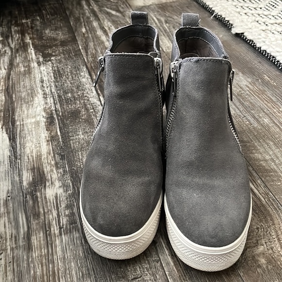 Steve Madden grey wedge sneaker size 8.5 - Picture 2 of 6